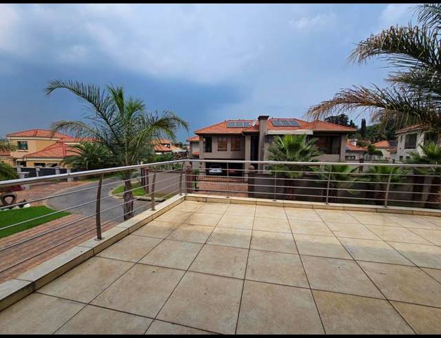 4 BEDROOM TOWNHOUSE FOR SALE IN VANDERBIJLPARK SW 5